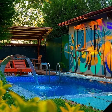 Mansion With Private Pool In Apartment