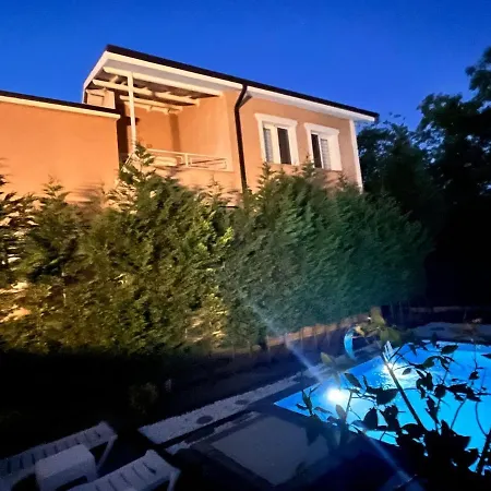 Mansion With Private Pool In Lejlighed