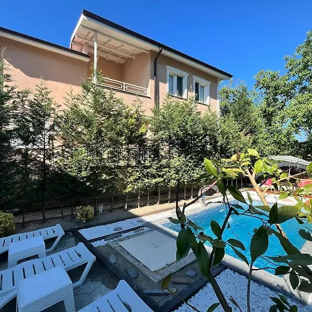 Mansion With Private Pool In Lejlighed