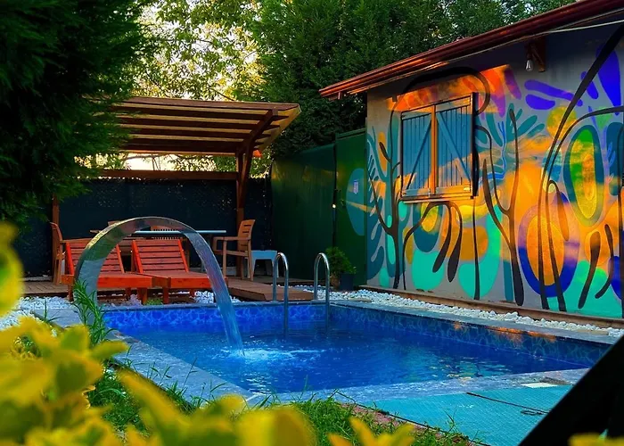 Mansion With Private Pool In Apartment