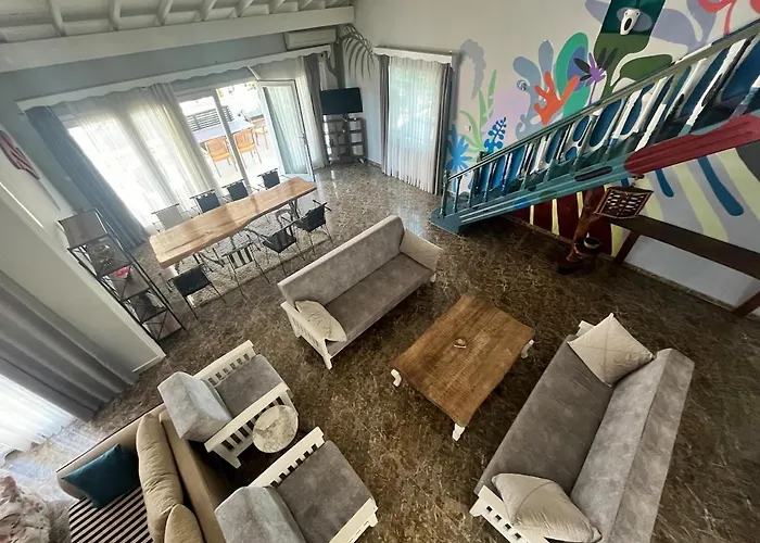 Mansion With Private Pool In