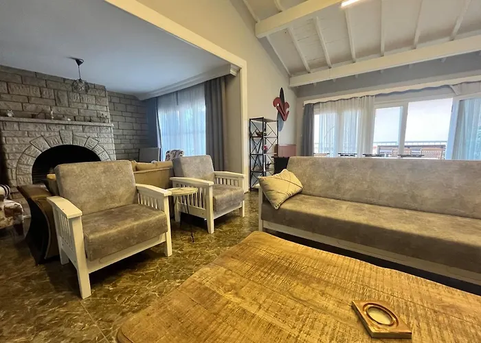 Mansion With Private Pool In Apartment *