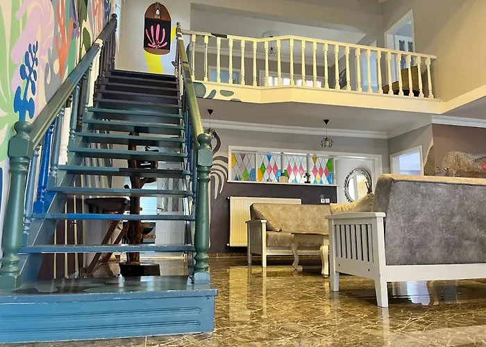 Mansion With Private Pool In Apartment *