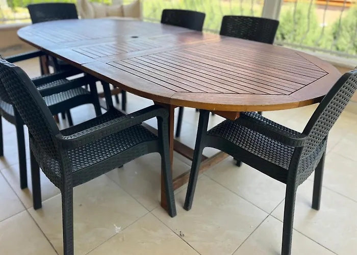 Mansion With Private Pool In Apartment