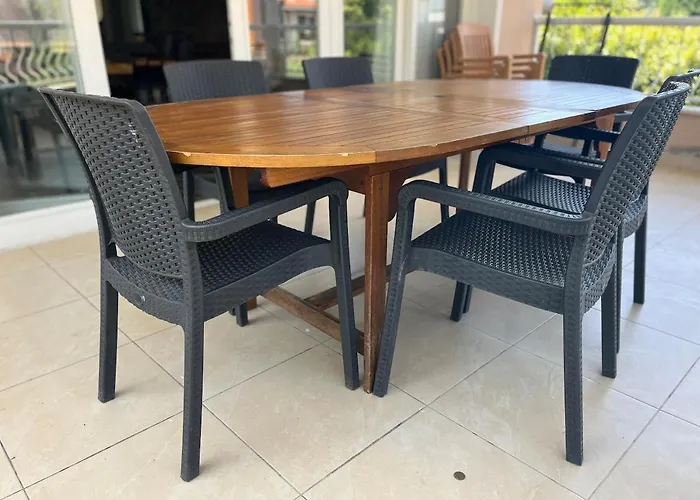 Mansion With Private Pool In Apartment