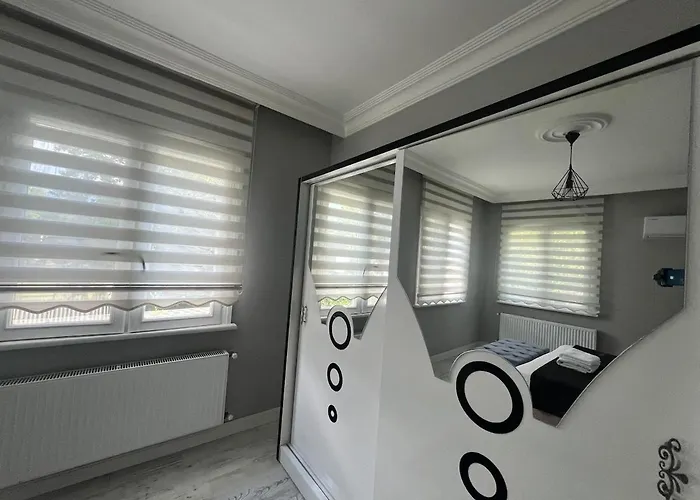 Mansion With Private Pool In Apartment